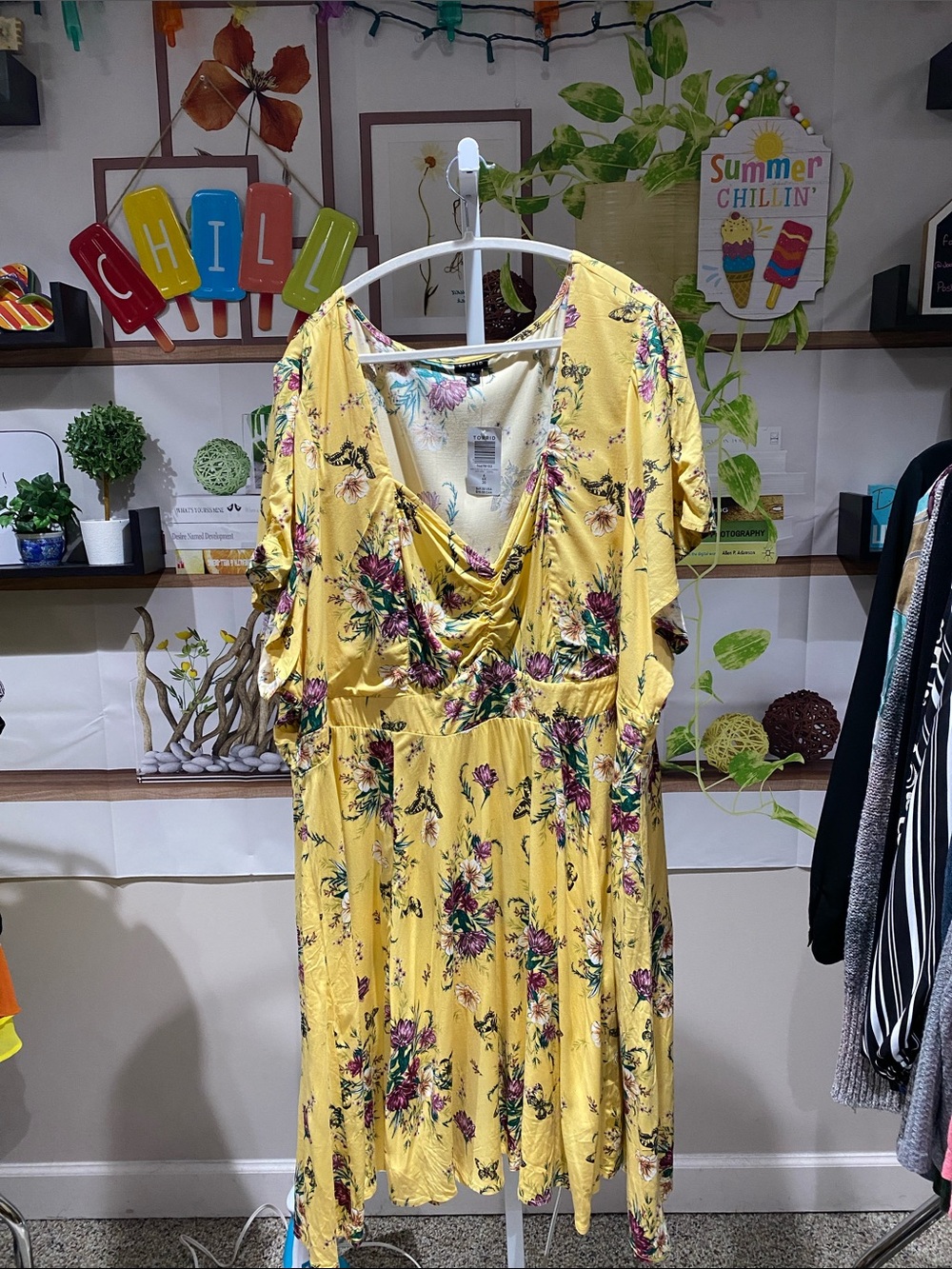 torrid Yellow Floral V-Neck Midi Dress size 6. 29 Ptp. Super cute
